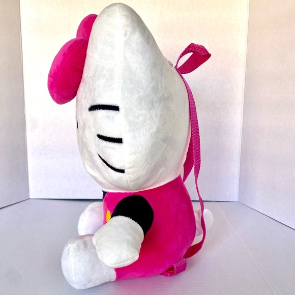 Hello Kitty Plush Backpack - Picture 4 of 11